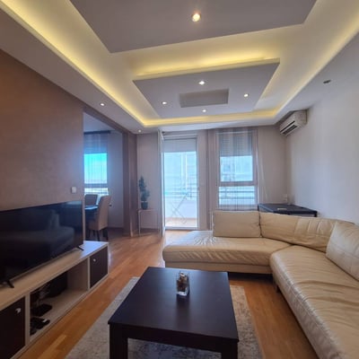 Alquiler de un luminoso apartamento de 2 habitaciones en el prestigioso complejo Belville, 62 m², Nuevo Belgrado, Serbia